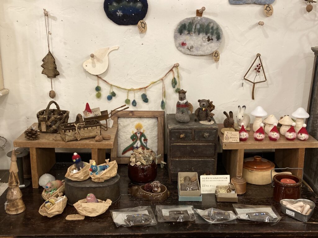 来週はクリスマス♪～Antiqueciseにもぜひお越しください