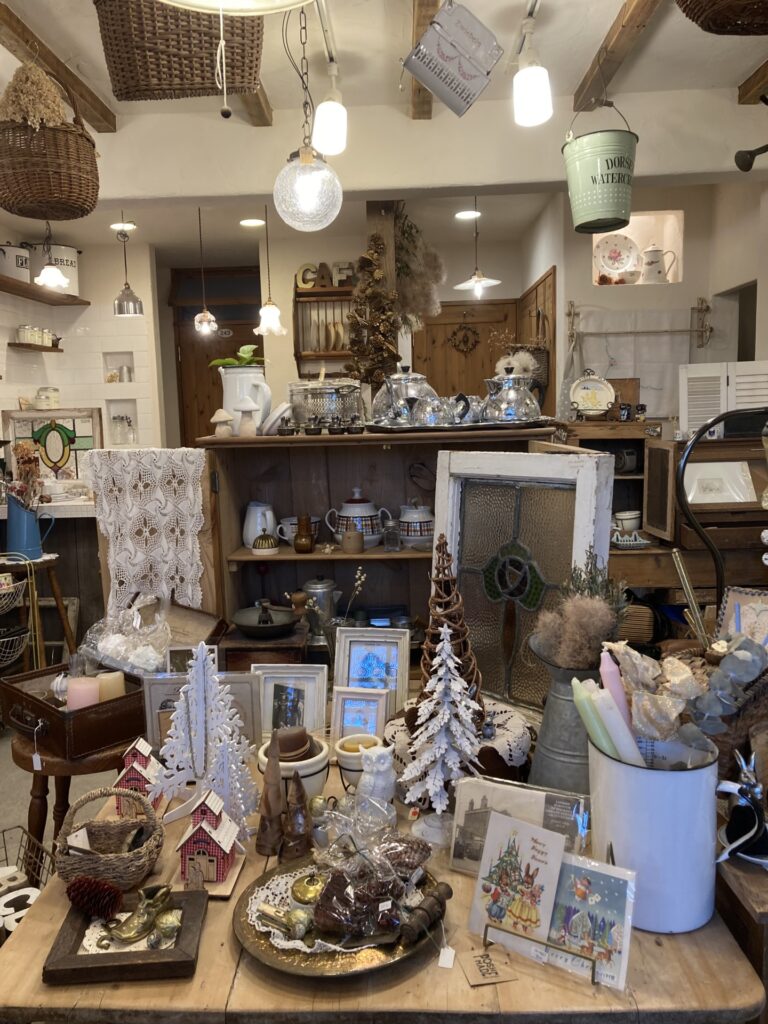 来週はクリスマス♪～Antiqueciseにもぜひお越しください