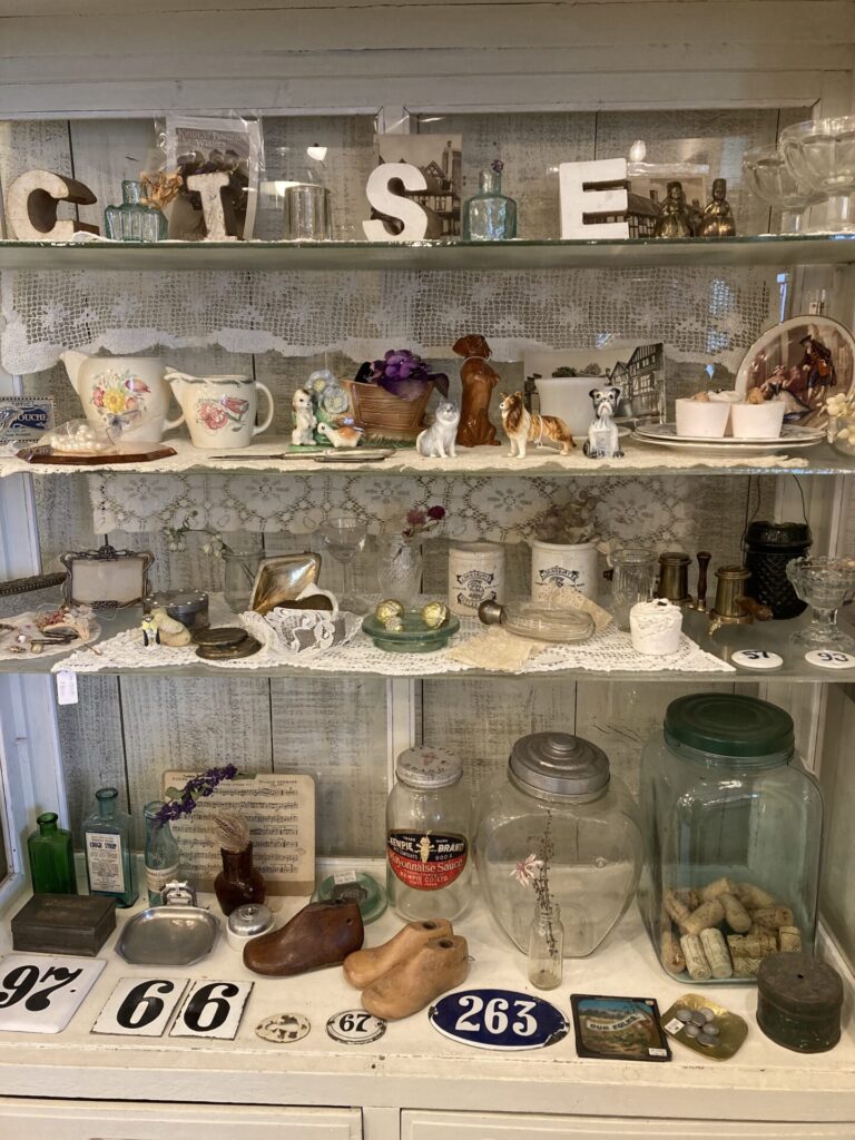 アンティークチセ　5月～今週末はGW